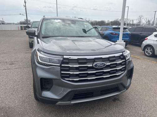 Carbonized Gray Metallic 2025 Ford Explorer Active