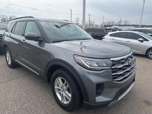 Carbonized Gray Metallic 2025 Ford Explorer Active