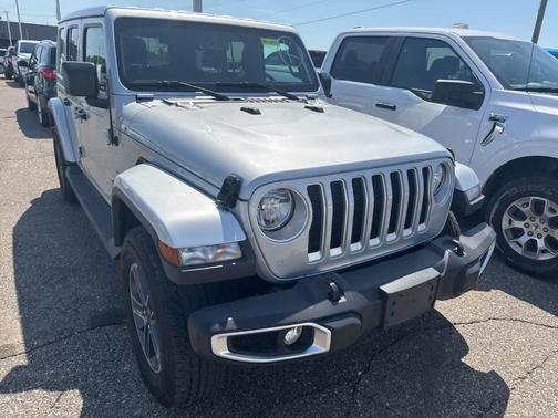 Silver Zynith 2023 Jeep Wrangler Sahara