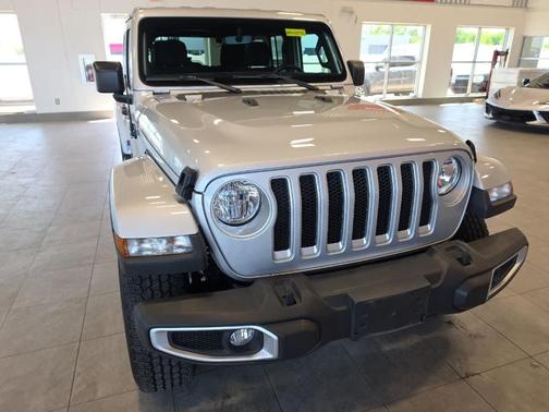 Silver Zynith 2023 Jeep Wrangler Sahara