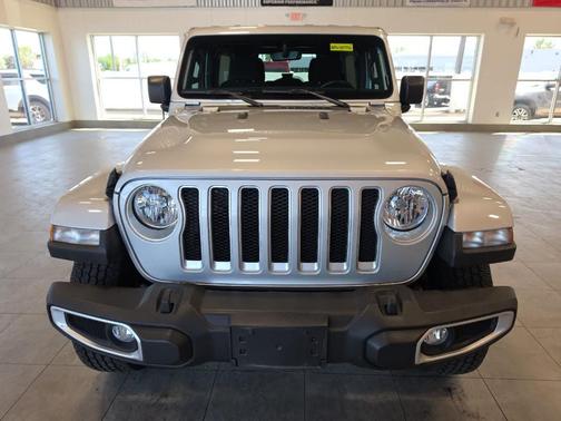 Silver Zynith 2023 Jeep Wrangler Sahara