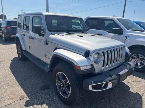 Silver Zynith 2023 Jeep Wrangler Sahara
