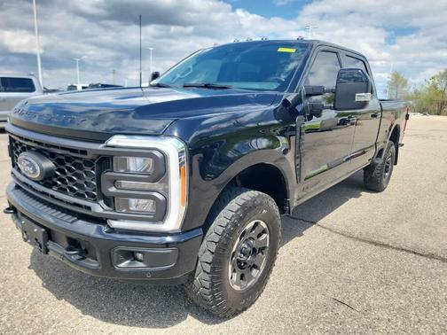 Agate Black Metallic 2023 Ford F-350 Lariat Super Duty