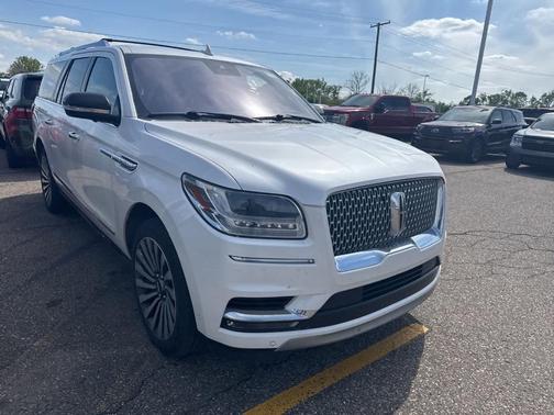 White Platinum Tri-Coat Metallic 2019 Lincoln Navigator L Reserve