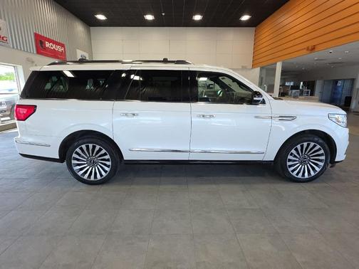 White Platinum Tri-Coat Metallic 2019 Lincoln Navigator L Reserve