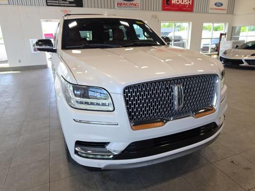 White Platinum Tri-Coat Metallic 2019 Lincoln Navigator L Reserve
