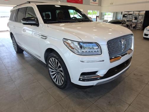 White Platinum Tri-Coat Metallic 2019 Lincoln Navigator L Reserve