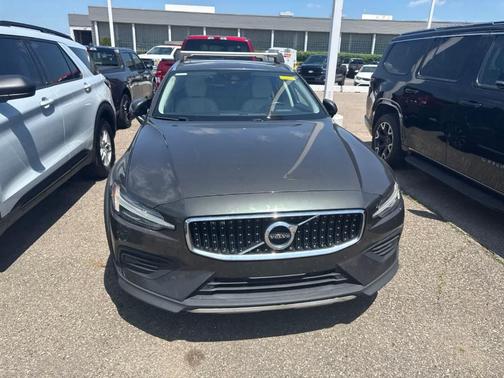 Green 2020 Volvo V60 Cross Country T5
