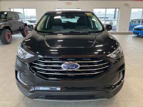 Agate Black Metallic 2024 Ford Edge SEL