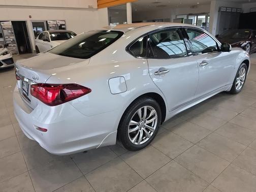 Liquid Platinum 2019 INFINITI Q70 3.7X LUXE