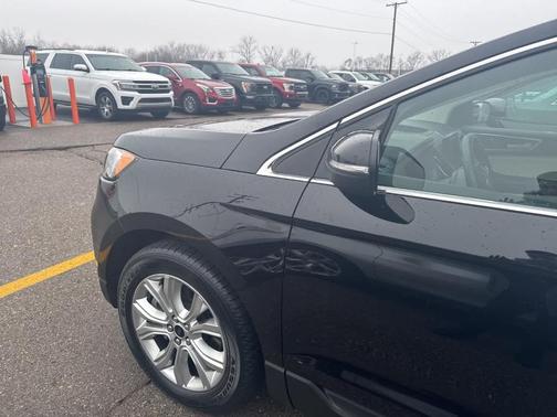 2023 Ford Edge Titanium