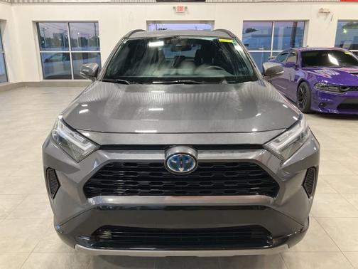 2022 Toyota RAV4 Hybrid SE