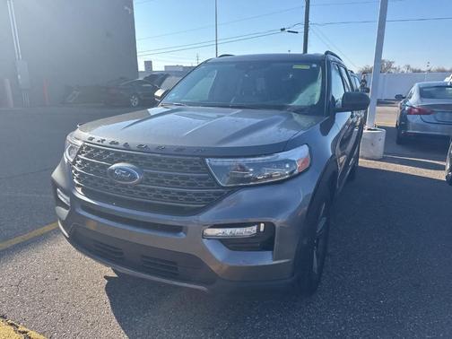 Carbonized Gray Metallic 2021 Ford Explorer XLT