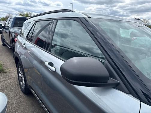 Iconic Silver Metallic 2023 Ford Explorer XLT