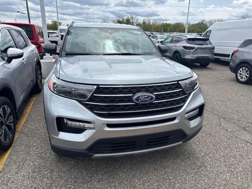 Iconic Silver Metallic 2023 Ford Explorer XLT