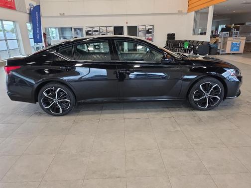 Black 2024 Nissan Altima 2.5 SR