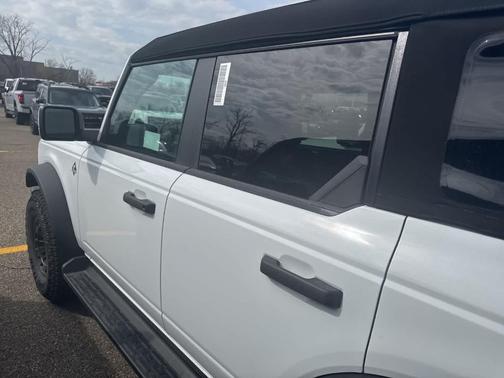 Oxford White 2026 Ford Bronco Outer Banks