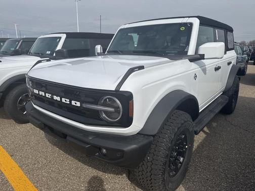 Oxford White 2026 Ford Bronco Outer Banks