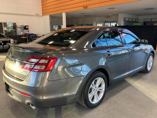 2017 Ford Taurus SEL