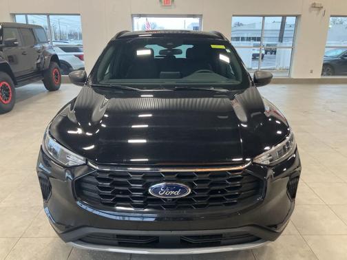 Agate Black Metallic 2025 Ford Escape ST-Line
