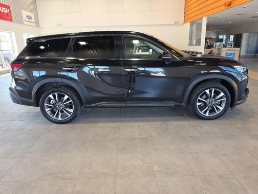 Black 2024 INFINITI QX60 Luxe