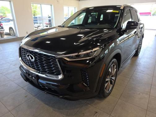 Black 2024 INFINITI QX60 Luxe