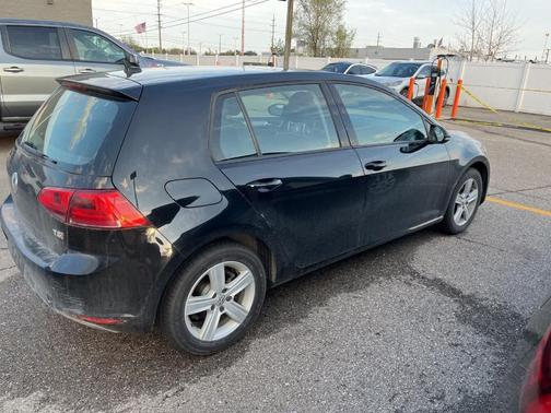 2017 Volkswagen Golf TSI Wolfsburg Edition 4-Door