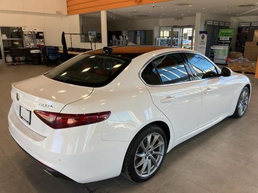 2020 Alfa Romeo Giulia Base