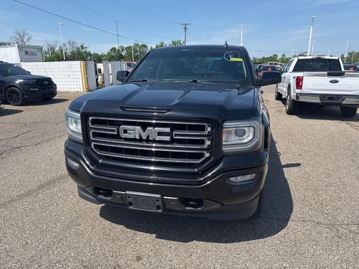 Black 2018 GMC Sierra 1500 SLE