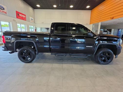 Black 2018 GMC Sierra 1500 SLE