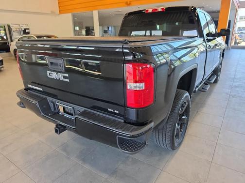 Black 2018 GMC Sierra 1500 SLE