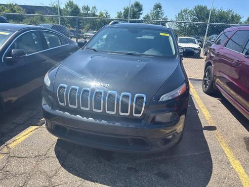 Brilliant Black Crystal Pearlcoat 2014 Jeep Cherokee Latitude