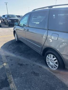 2004 Toyota Sienna LE