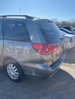 2004 Toyota Sienna LE