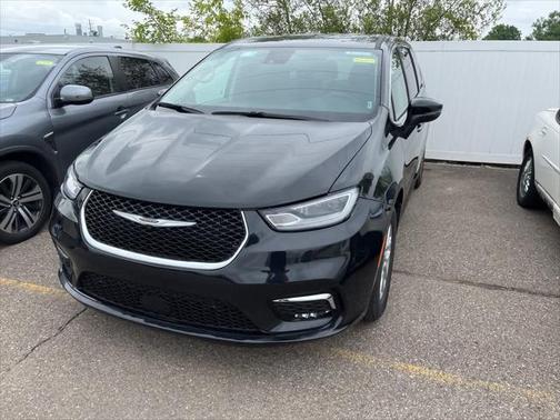 2023 Chrysler Pacifica Touring-L