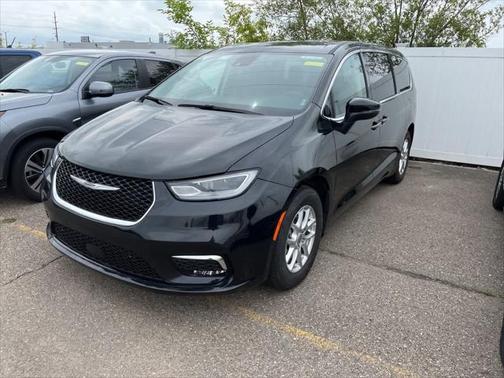 2023 Chrysler Pacifica Touring-L