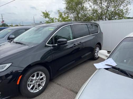 2023 Chrysler Pacifica Touring-L