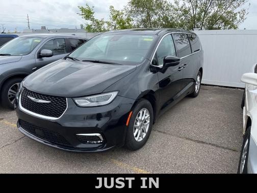 2023 Chrysler Pacifica Touring-L