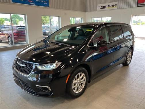 2023 Chrysler Pacifica Touring-L