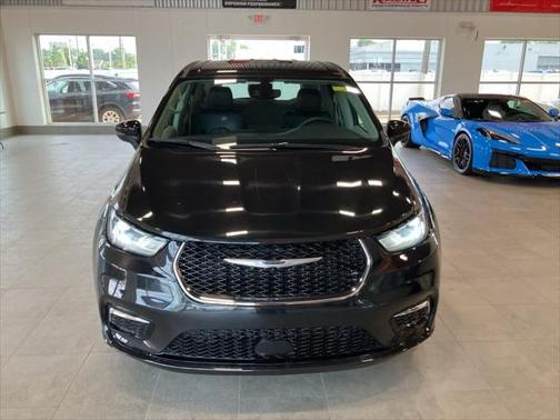 2023 Chrysler Pacifica Touring-L