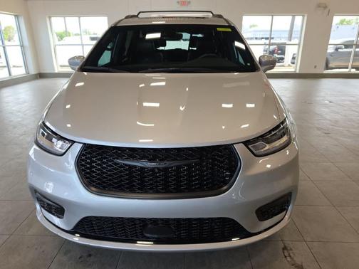Silver Mist Clearcoat 2022 Chrysler Pacifica Limited