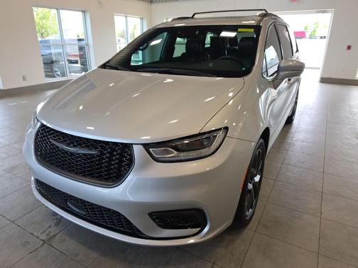Silver Mist Clearcoat 2022 Chrysler Pacifica Limited