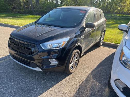 Agate Black Metallic 2019 Ford Escape SE