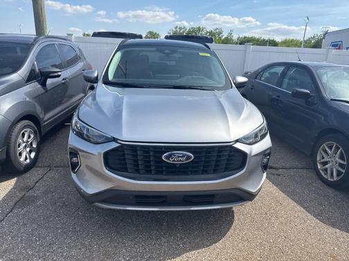 Iconic Silver Metallic 2023 Ford Escape Platinum