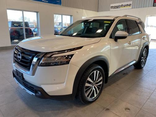 2022 Nissan Pathfinder Platinum