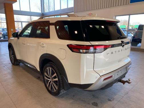 2022 Nissan Pathfinder Platinum