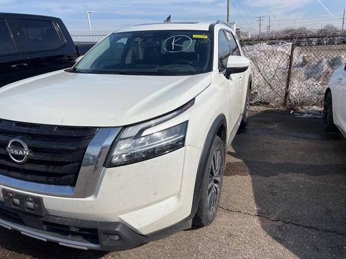 2022 Nissan Pathfinder Platinum