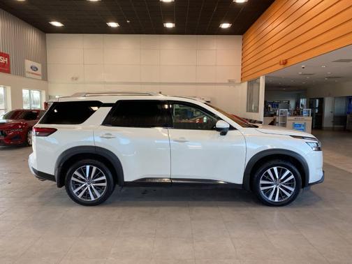 2022 Nissan Pathfinder Platinum