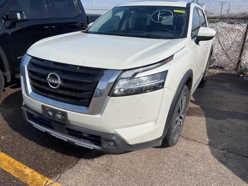 2022 Nissan Pathfinder Platinum