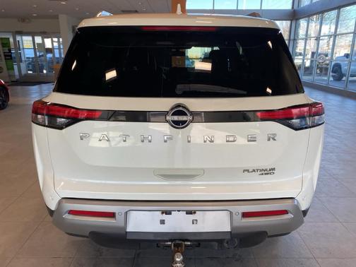 2022 Nissan Pathfinder Platinum